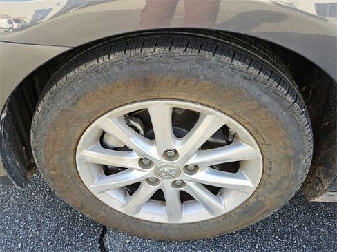 Used 2011 Toyota Camry LE image 8