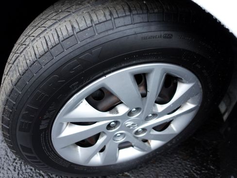 Used 2017 Hyundai Elantra SE image 20