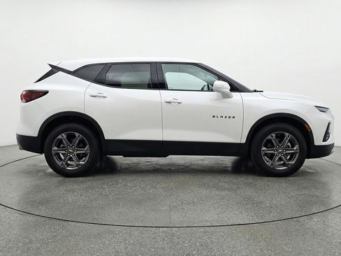 Used 2025 Chevrolet Blazer LT FWD image 11