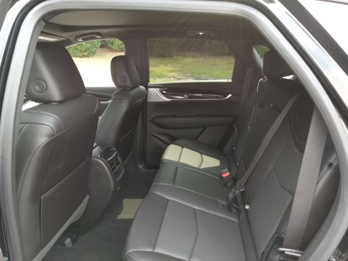 Used 2024 Cadillac XT5 Premium Luxury w/ Technology Package AWD/4WD image 25