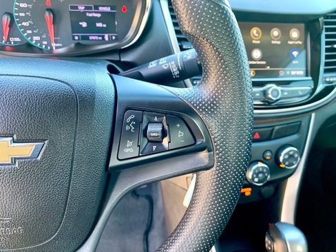 Used 2019 Chevrolet Trax LT FWD image 30