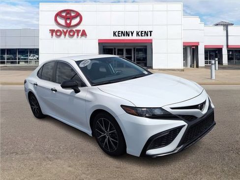 Certified 2022 Toyota Camry SE FWD image 1