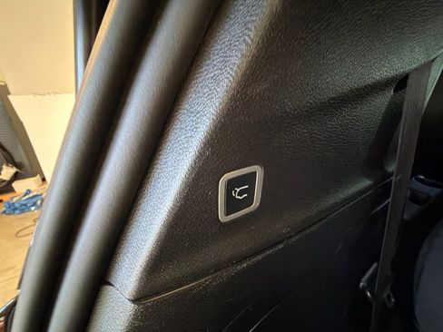 Used 2022 Chrysler Pacifica Touring-L w/ Uconnect Theater Family Group FWD image 29