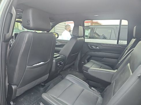 Used 2024 Chevrolet Suburban Z71 w/ Luxury Package AWD/4WD image 8