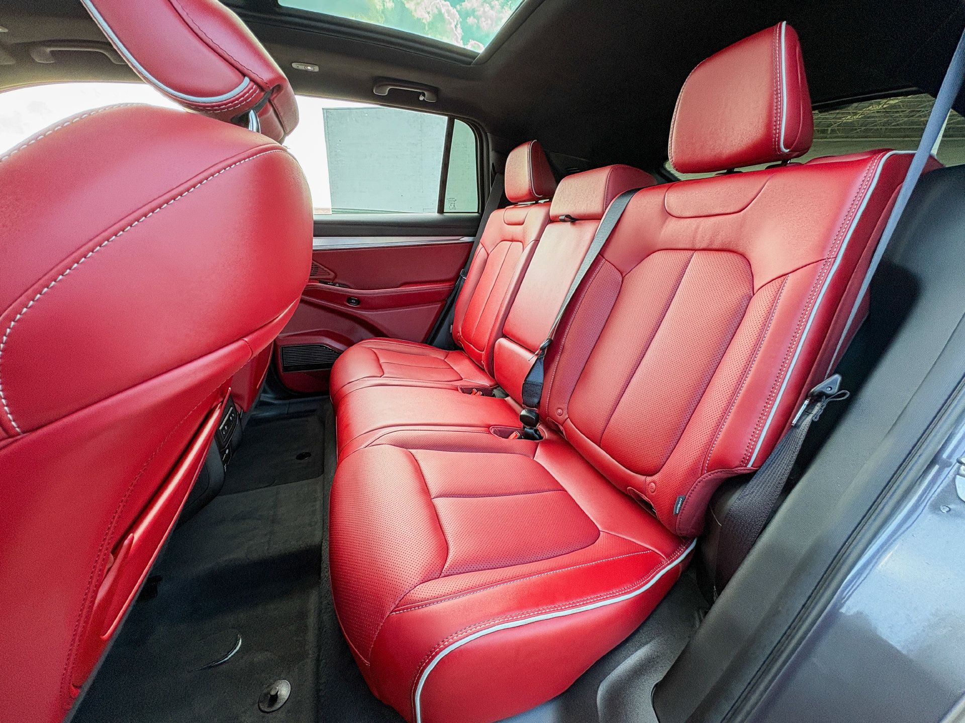 Used 2024 Jeep Wagoneer Launch Edition AWD/4WD image 27