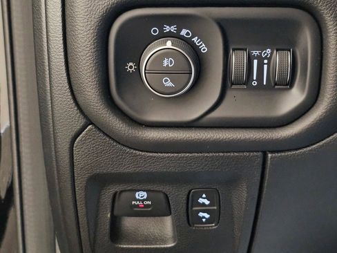 Used 2025 RAM 1500 Big Horn AWD/4WD image 16