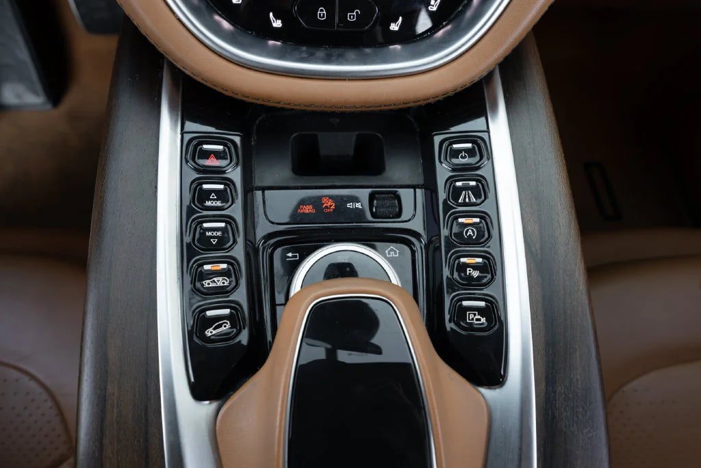 Used 2022 Aston Martin DBX AWD/4WD image 43