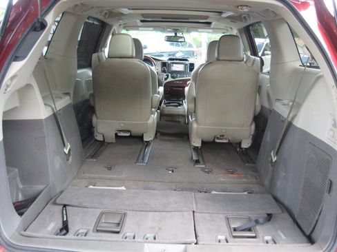 Used 2011 Toyota Sienna Limited image 12