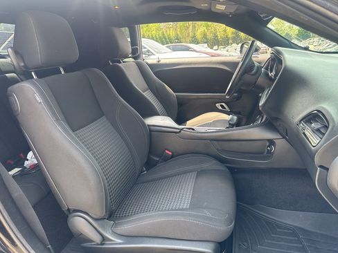 Used 2018 Dodge Challenger R/T RWD image 9
