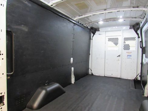 Used 2020 Ford Transit 250 Medium Roof AWD w/ Load Area Protection Package image 17