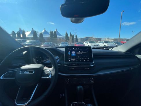 Used 2025 Jeep Compass Trailhawk image 39