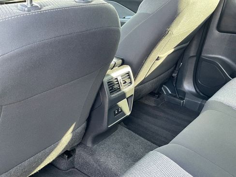 Used 2025 Nissan Rogue SV image 24