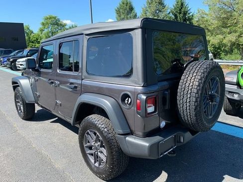 Used 2025 Jeep Wrangler Unlimited Sport AWD/4WD image 3