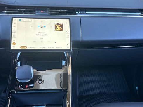 Used 2025 Land Rover Range Rover Sport SE image 29