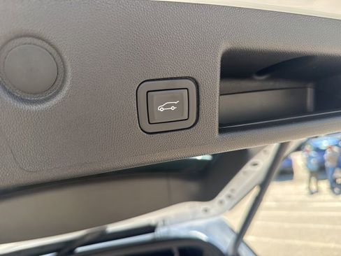 Used 2024 Chevrolet Equinox Premier AWD/4WD image 29