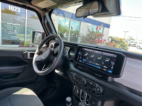 Used 2024 Jeep Wrangler Unlimited w/ Convenience Group AWD/4WD image 11
