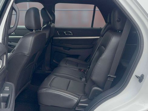 Used 2019 Ford Explorer XLT w/ Equipment Group 202A AWD/4WD image 13