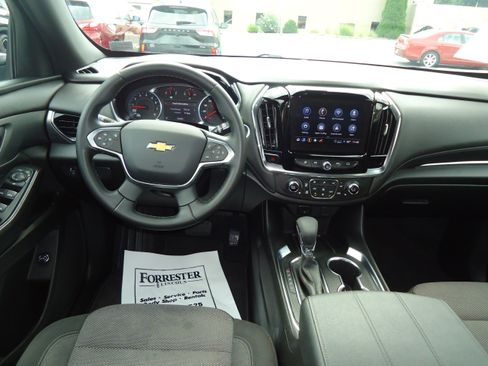 Used 2023 Chevrolet Traverse LT AWD/4WD image 11