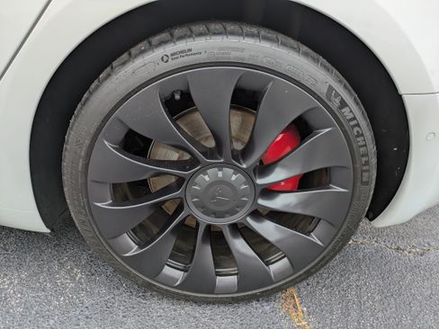 Used 2022 Tesla Model 3 Performance image 12