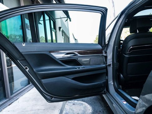 Used 2021 BMW 740i w/ M Sport Package image 39