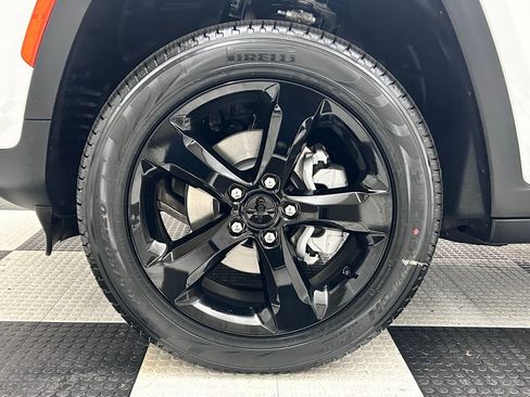 New 2025 Jeep Grand Cherokee Limited image 8