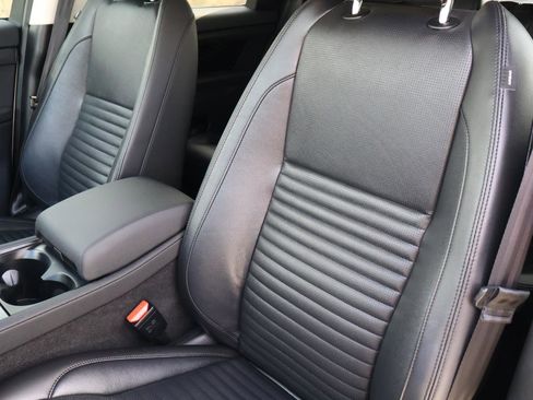 Used 2025 Land Rover Discovery Sport S image 14