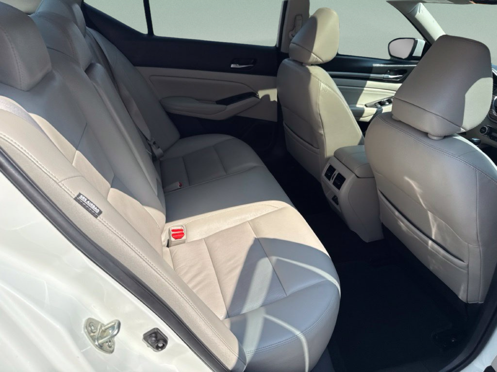 Used 2020 Nissan Altima 2.0 Platinum FWD image 32