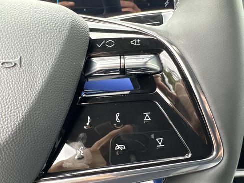New 2025 Cadillac Optiq Luxury 1 image 28