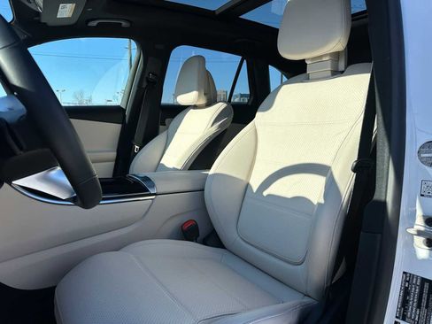 Used 2025 Mercedes-Benz GLC 350e 4MATIC image 21