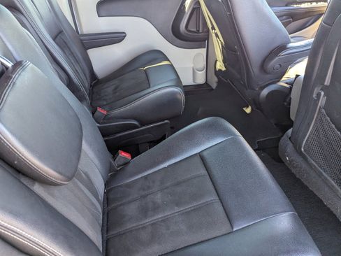 Used 2019 Dodge Grand Caravan SXT image 14