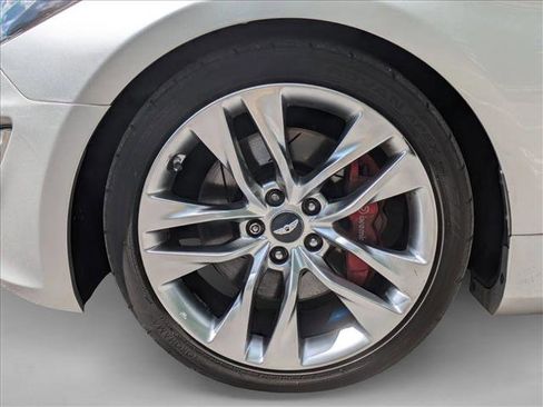Used 2013 Hyundai Genesis 3.8 RWD image 10