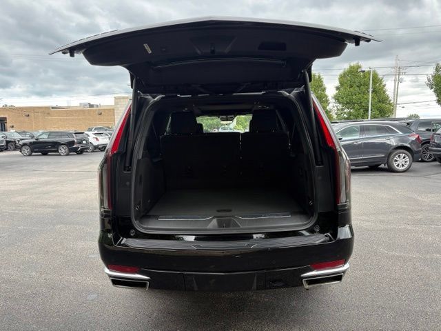 Used 2023 Cadillac Escalade ESV Premium Luxury w/ LPO, Floor Liner Package AWD/4WD image 6