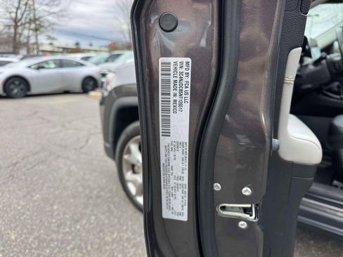 Used 2022 Jeep Compass Limited AWD/4WD image 10