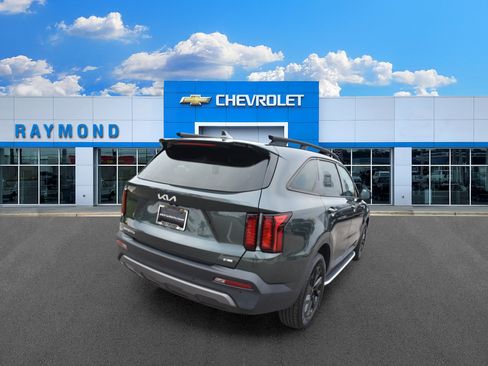 Used 2023 Kia Sorento S w/ Panoramic Sunroof Package AWD/4WD image 3