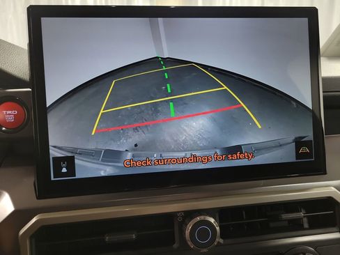 Used 2024 Toyota Tacoma TRD Sport w/ TRD Sport Upgrade Package image 18