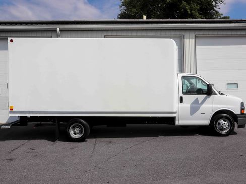 Used 2022 Chevrolet Express 3500 w/ Power Convenience Package RWD image 2