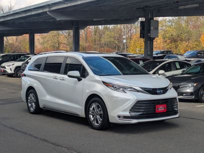 Certified 2023 Toyota Sienna Platinum