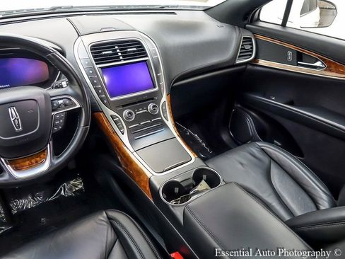 Used 2019 Lincoln Nautilus Select image 14