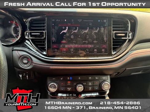 Used 2024 Dodge Durango GT AWD/4WD image 13