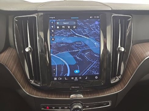 Used 2022 Volvo XC60 B5 Momentum image 16