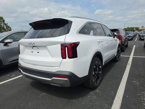 Certified 2024 Kia Sorento EX w/ Panoramic Sunroof Package FWD image 18