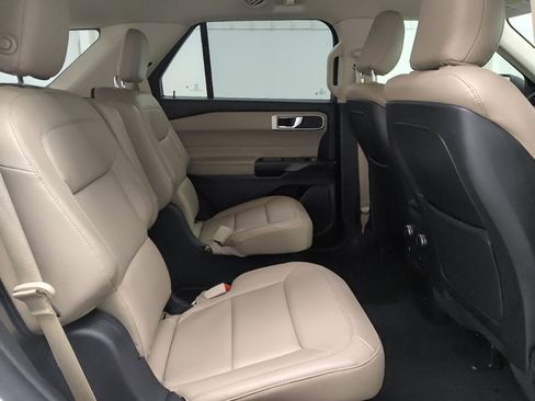 Used 2020 Ford Explorer XLT w/ Equipment Group 202A RWD image 19
