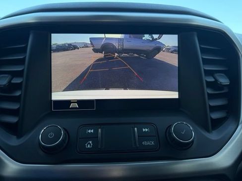 Used 2023 GMC Acadia SLE w/ Driver Convenience Package FWD image 9