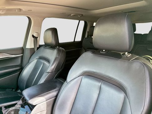Used 2022 Jeep Grand Cherokee L Limited RWD image 12