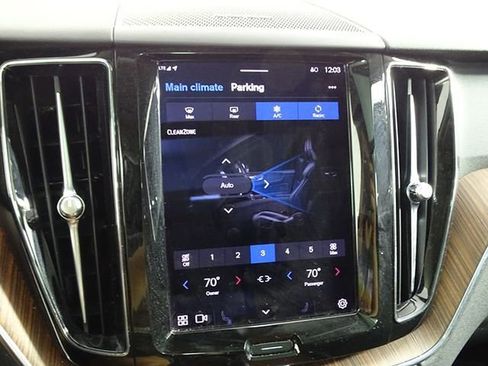 Used 2023 Volvo XC60 B5 Plus image 43