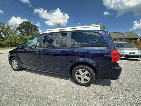 Used 2012 Dodge Grand Caravan SXT FWD image 3