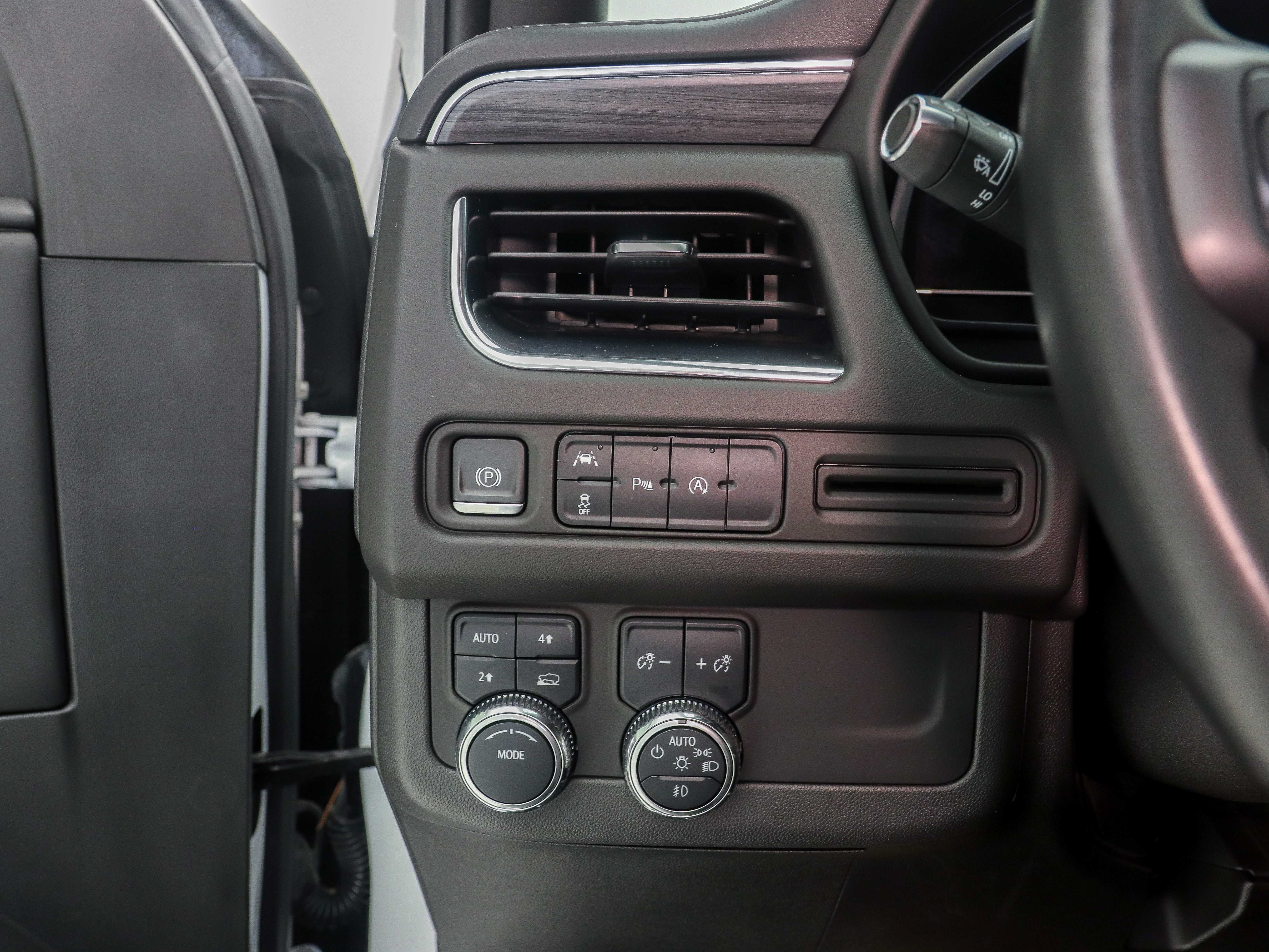 Used 2023 GMC Yukon XL SLT AWD/4WD image 20