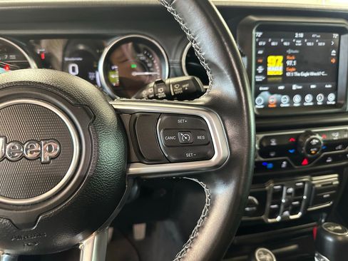 Used 2022 Jeep Wrangler Unlimited Sahara image 18