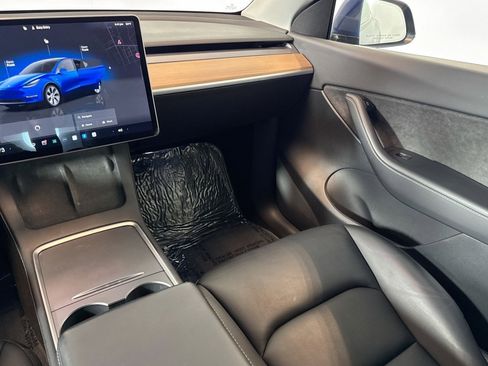 Used 2022 Tesla Model Y Long Range image 20