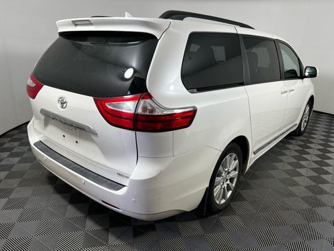 Used 2017 Toyota Sienna Limited Premium image 6